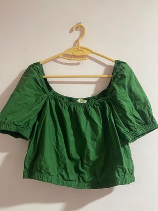 Blusa verde escote cuadrado manga abullonada
