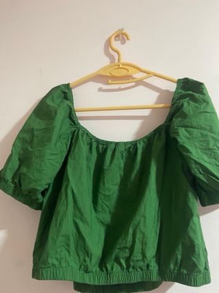 Blusa verde escote cuadrado manga abullonada