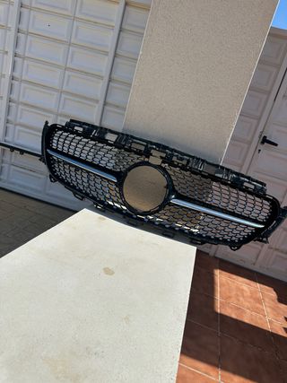 Parrilla Delantera Mercedes A2388881400 e clase