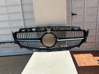 Parrilla Delantera Mercedes A2388881400 e clase