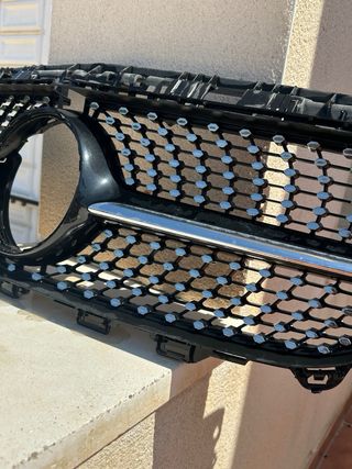 Parrilla Delantera Mercedes A2388881400 e clase