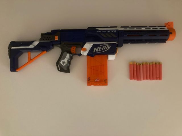 Pistola Nerf Retaliator + 10 dardos