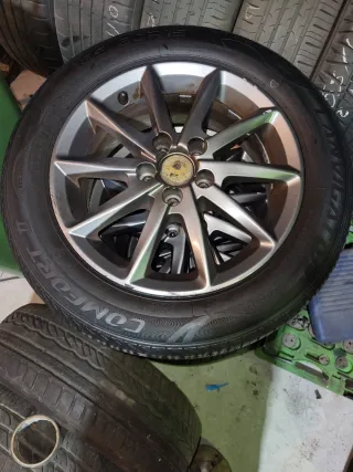 Llantas de aleación con neumáticos