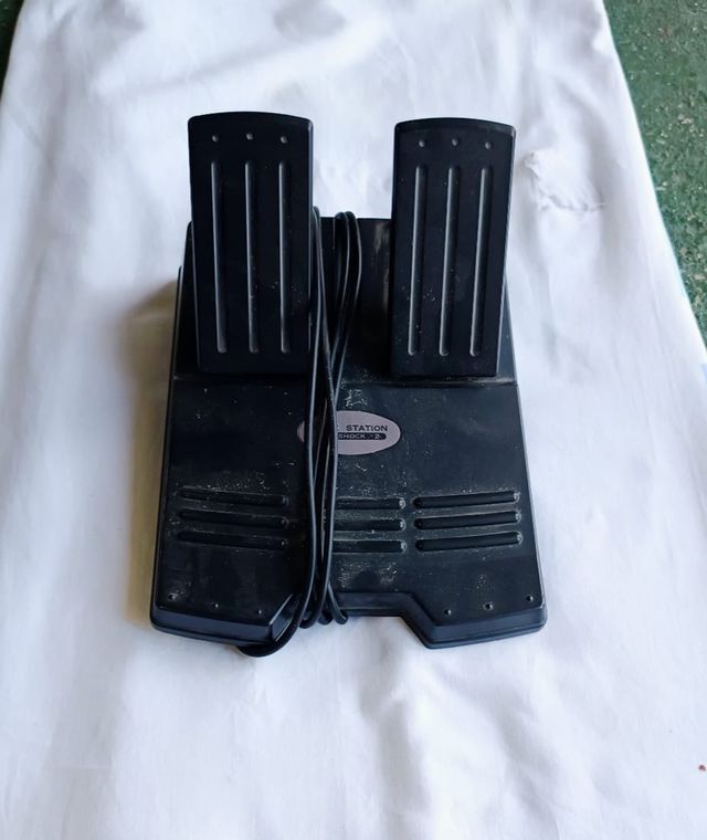 Volante de carreras con pedales Access Line