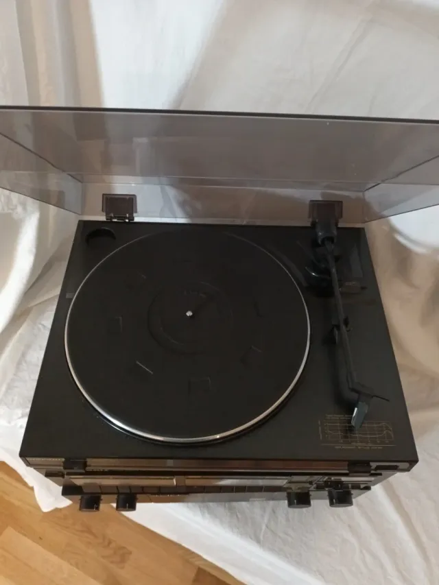 Cadena de música Marantz.