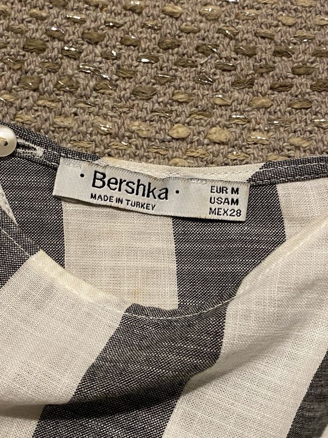 Camiseta rayas manga abullonada gris y blanca