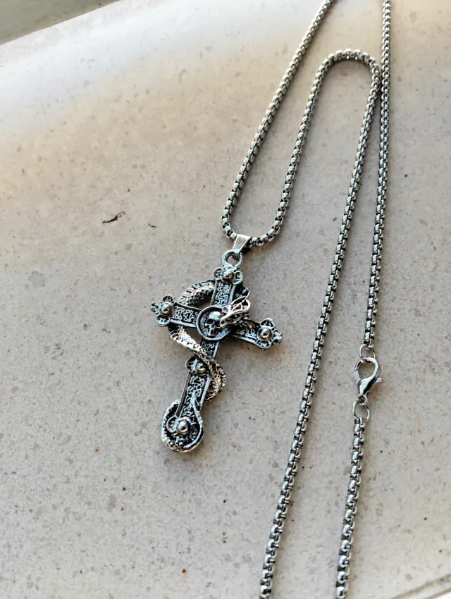Cadena con colgante cruz gótico dragón