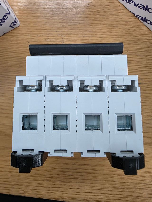 Magnetotérmico Revalco RV30 NC416 16A 4P