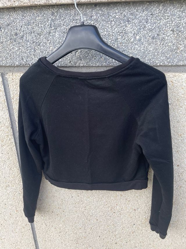 Sudadera corta negra Stradivarius Talla S