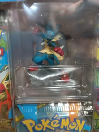 Collezione Pokémon Mega Lucario EX con statuina