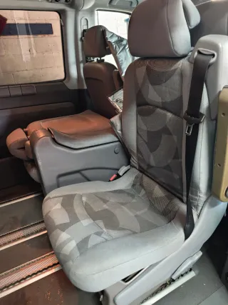 Asientos traseros de tres con cajones y 2 asientos