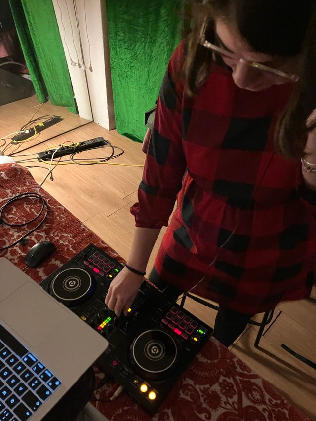 Divertida y alternativa dj para fiestas