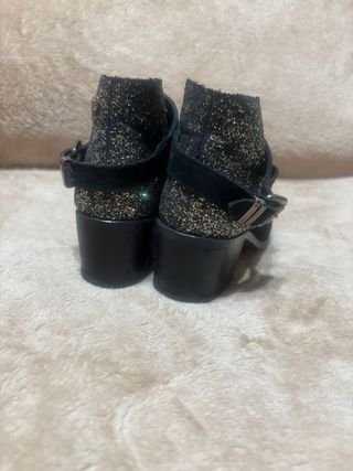 Botines piel negros con brillos dorados