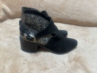Botines piel negros con brillos dorados