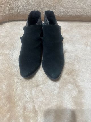 Botines piel negros con brillos dorados