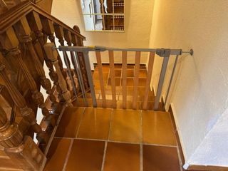Barrera de seguridad infantil para escaleras