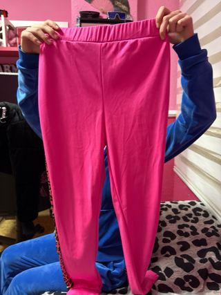 Conjunto deportivo rosa y leopardo