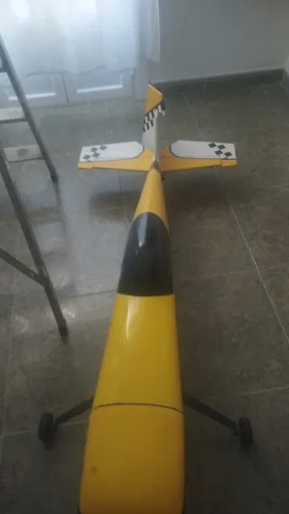 Avión RC Extra 260