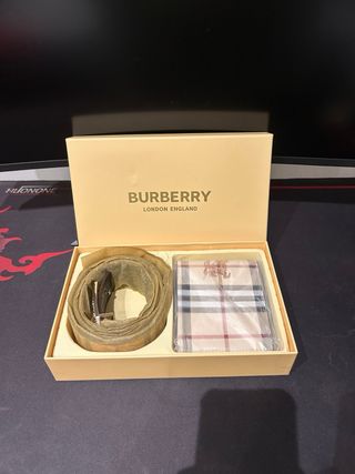 Cintura e portafoglio di Marca Beige e Oro