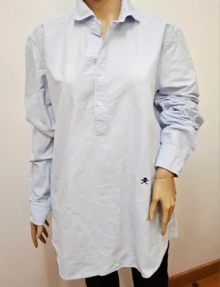 Camisa azul de manga larga