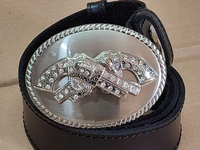 Cintura in cuoio con fibbia 2 pistole strass