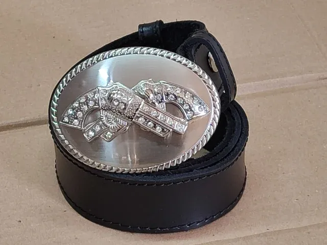Cintura in cuoio con fibbia 2 pistole strass