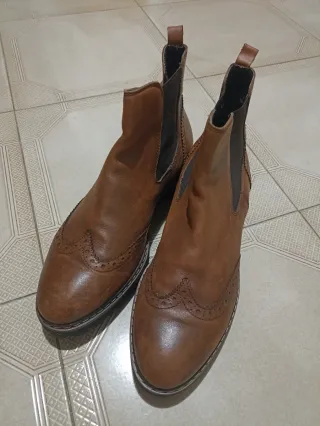 Botas Chelsea de cuero marrón