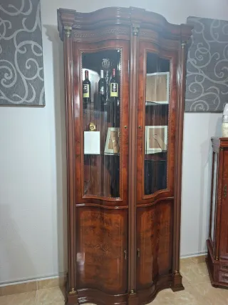 Mueble de comedor de madera