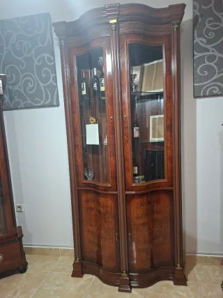 Mueble de comedor de madera