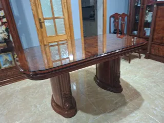 Mueble de comedor de madera