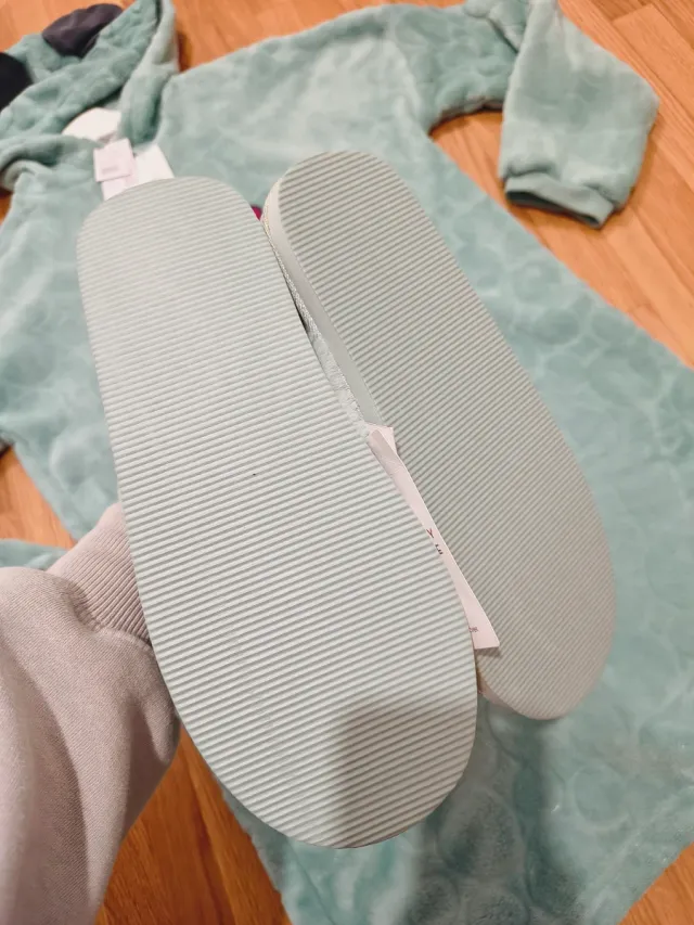 Pijama y zapatillas Women'Secret