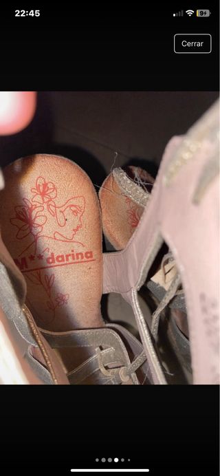 Sandalias doradas cuña atadas