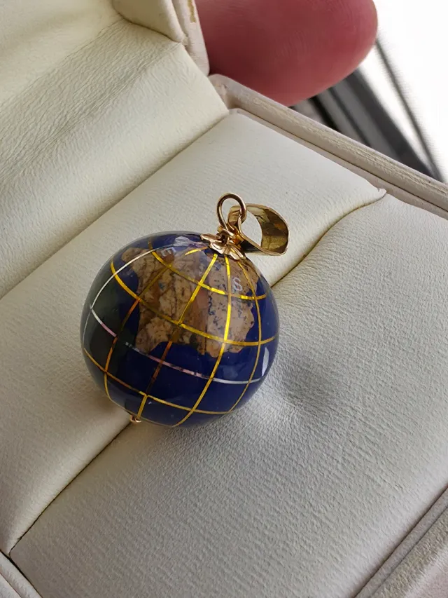Colgante Oro 18K Globo Terráqueo