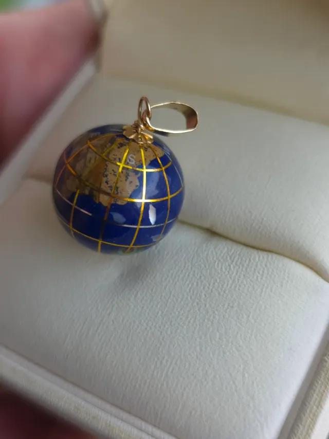 Colgante Oro 18K Globo Terráqueo