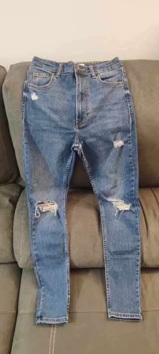 Pantalón vaquero Bershka mujer roto