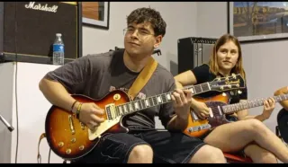 Profesor de guitarra española, eléctrica o bajo!