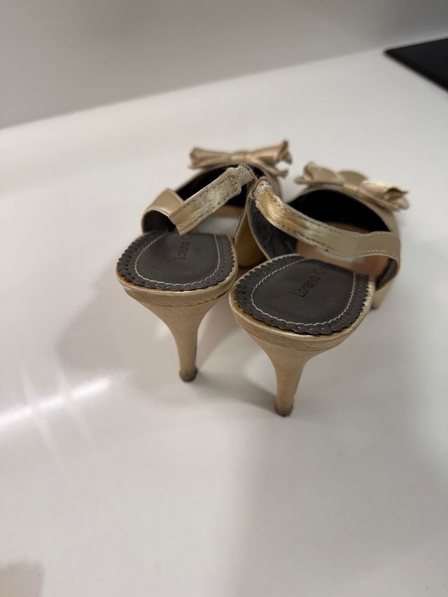 Zapatos de fiesta Lorena Carreras Beige/Oro 10 cms