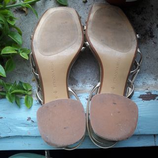Sandalias Stradivarius doradas tacón tiras 38