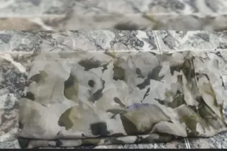 Pañuelo estampado floral. Tejido ligero y vaporoso