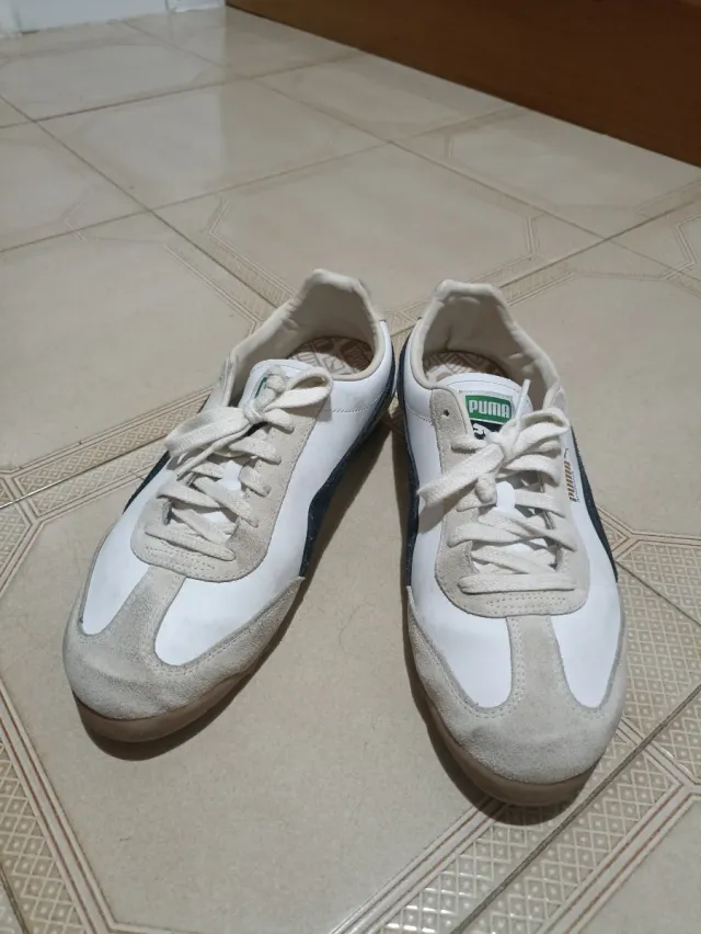 Zapatillas Puma Beige y Blancas