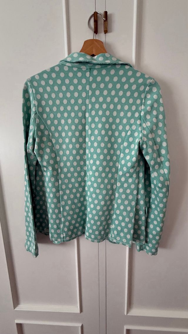 Chaqueta verde agua con lunares blancos