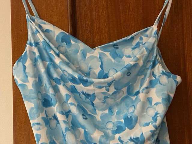 Vestido floral azul y blanco