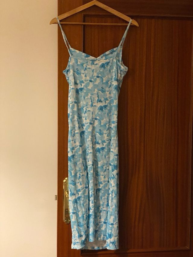 Vestido floral azul y blanco