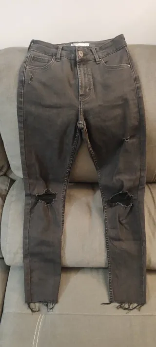 Pantalón vaquero Bershka negro mujer roto