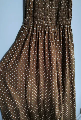 Vestido marrón con lunares blancos