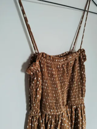 Vestido marrón con lunares blancos