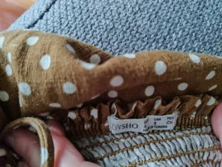 Vestido marrón con lunares blancos