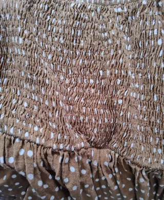 Vestido marrón con lunares blancos