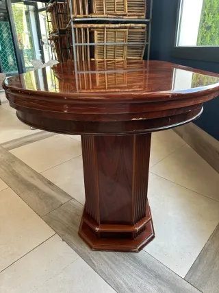 Mesa extensible en madera noble brillante