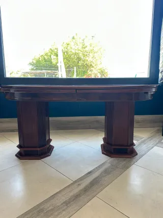 Mesa extensible en madera noble brillante